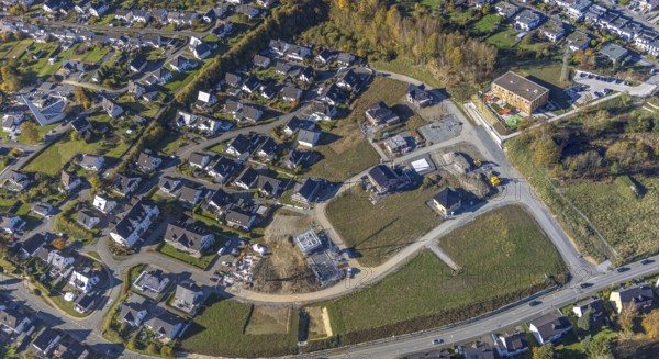 Aerial view, new development area Ziegelei II with children's garden in wooden construction in Meschede-Stadt in Meschede, Sauerland, North Rhine-Westphalia, Germany, DE, Europe, property tax, real estate, kindergarten, day-care centre, day-care centre, aerial photograph, aerial photography, aerial photography, Meschede, overview, bird's-eye view, residential area, living and life, residential area, residential buildings, residential quality, residential quarter, housing estate, birds-eyes view, overview