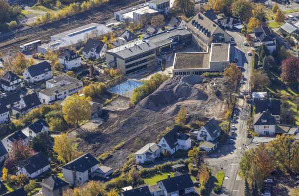 Aerial view, St. Walburga-Realschule and construction site for a residential quarter at the former Franz-Stahlmecke-Schule in Meschede-Stadt in Meschede, Sauerland, North Rhine-Westphalia, Germany, An Klocken Kapelle, construction work, construction area, building site, building plots, construction project, construction site, education, educational institution, DE, Europe, teaching institute, aerial view, aerial photography, aerial photography, Meschede, Realschule, school, overview, bird's eye view, birds-eyes view, overview