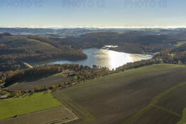 Aerial view, Hennesee in the district Berghausen in Meschede, Sauerland, North Rhine-Westphalia, Germany, DE, Europe, Hennetalsperre, autumn colours, autumn forest, autumn forest colours, aerial view, aerial photography, aerial photography, Meschede, dam wall, overview, bird's-eye view, birds-eyes view, autumn forest, overview