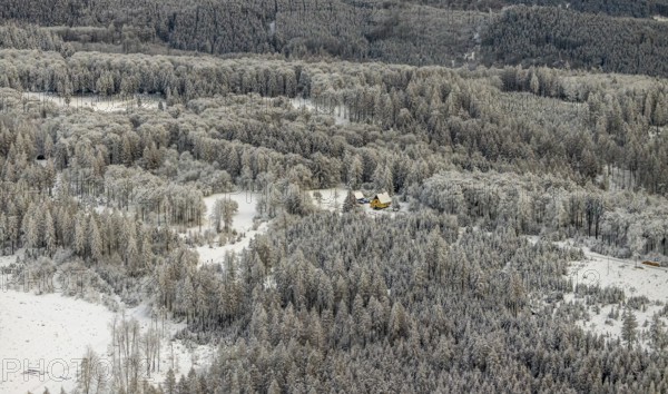 Aerial view of the Meschede forest near Enste with a country house in Meschede in winter with snow in the Sauerland in North Rhine-Westphalia, Germany, Meschede, Sauerland, North Rhine-Westphalia, DE, Europe, aerial photo, birds-eyes view, aerial photography, aerial photography, overview, bird's eye view