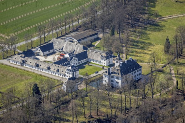 Aerial view, WasserSchloss Laer, Berghausen, Meschede, Sauerland, North Rhine-Westphalia, Germany, castle, DE, Europe, moat, aerial view, aerial photography, aerial photography, castle, overview, bird's-eye view, moat, moated castle, moated castle, birds-eyes view, overview