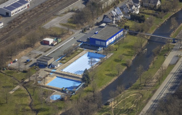 Aerial view, indoor and outdoor swimming pool Meschede, Meschede town, Meschede, Sauerland, North Rhine-Westphalia, Germany, bathing establishment, bathing resort, DE, Europe, outdoor swimming pool, leisure, leisure pool, indoor swimming pool, Hochsauerlandkreis, Le-Puy-Straße, sunbathing lawn, aerial view, aerial photography, aerial photography, pool, swimming pool, swimming pleasure, overview, bird's eye view, water fun2, birds-eyes view, overview