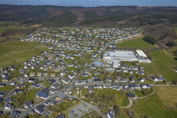 Aerial view, aerial view Eversberg, Meschede, Sauerland, North Rhine-Westphalia, Germany, DE, Europe, commercial enterprises, commercial area, commercial location, commercial use, industrial location, aerial photograph, aerial photography, aerial photography, Müller GmbH Kunststoffprofile, overview, bird's-eye view, birds-eyes view, overview