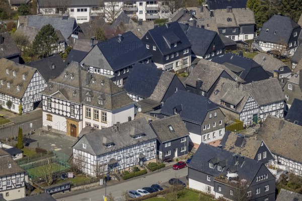 Aerial photo, St. Johannes Catholic Primary School, Eversberg, Meschede, Sauerland, North Rhine-Westphalia, Germany, education, educational institution, DE, Europe, half-timbered houses, primary school, Johannisstraße, teaching institute, aerial photograph, aerial photography, aerial photography, school, overview, bird's-eye view, overview