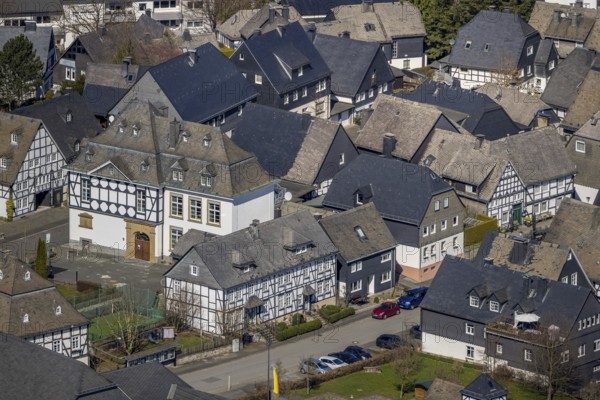 Aerial photo, St. Johannes Catholic Primary School, Eversberg, Meschede, Sauerland, North Rhine-Westphalia, Germany, education, educational institution, DE, Europe, half-timbered houses, primary school, Johannisstraße, teaching institute, aerial photograph, aerial photography, aerial photography, school, overview, bird's-eye view, overview