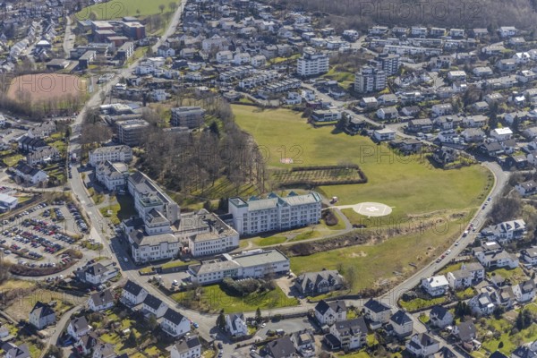 Aerial view, St. Walburga-Krankenhaus Meschede, Meschede-Stadt, Meschede, Sauerland, North Rhine-Westphalia, Germany, DE, Europe, healthcare, hospital, helipad, clinic, clinic centre, hospital, aerial photograph, aerial photography, aerial photography, medical facility, medical aid, emergency service, overview, bird's-eye view, overview, medical care