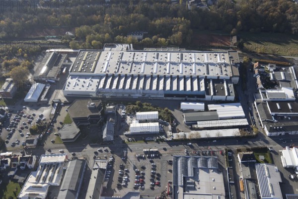 Aerial view, company premises HME Copper Deutschland GmbH in Menden, Sauerland, North Rhine-Westphalia, Germany, Carl-Benz-Straße, DE, Europe, commercial enterprises, commercial area, commercial site, commercial use, industrial area, industrial site, aerial photograph, aerial photography, aerial photography, Menden, overview, bird's-eye view, birds-eyes view, overview