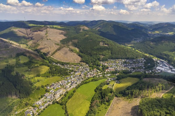 Aerial view, forest area with forest damage, local view Kickenbach and Langenei, Altenhundem, Lennestadt, Sauerland, North Rhine-Westphalia, Germany, tree dieback, bark beetle damage, bark beetle plague, DEU, Europe, spruce dieback, property tax, real estate, clear cutting, aerial view, aerial photography, aerial photography, overview, bird's eye view, forest, forest damage, forest dieback, living and life, residential area, residential buildings, quality of life, birds-eyes view, overview