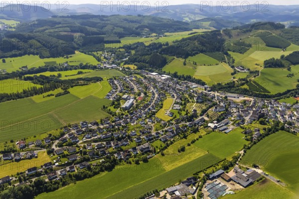 Aerial view, local view Elspe, Lennestadt, Sauerland, North Rhine-Westphalia, Germany, DEU, Europe, property tax, real estate, aerial view, aerial photography, aerial photography, overview, bird's-eye view, forest area, meadows and fields, living and life, residential area, residential buildings, quality of life, birds-eyes view, overview