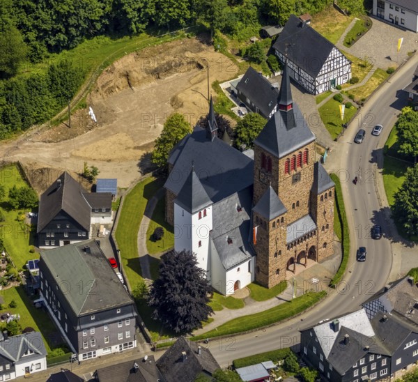 Aerial view, Church of St. Peter and Paul, Kirchhundem, Sauerland, North Rhine-Westphalia, Germany, place of worship, DEU, Europe, religious community, place of worship, holy place, church, parish, denomination, aerial view, aerial photography, aerial photography, religion, religious site, overview, bird's-eye view, overview