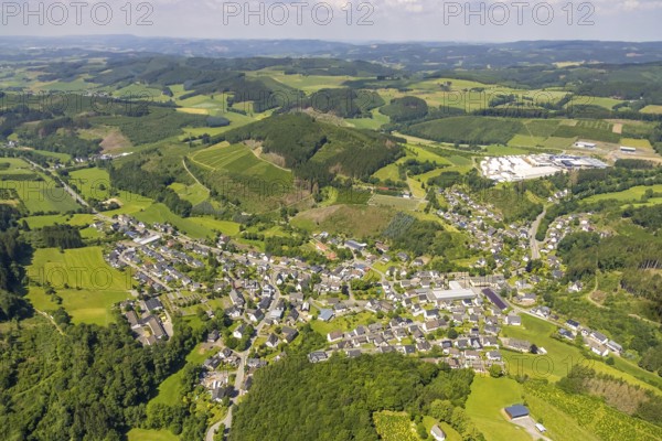 Aerial view, view of Oedingen and Oedingerberg, Lennestadt, Sauerland, North Rhine-Westphalia, Germany, DEU, Europe, property tax, real estate, aerial view, aerial photography, aerial photography, overview, bird's-eye view, residential complex, living and living, residential area, residential buildings, quality of life, birds-eyes view, overview