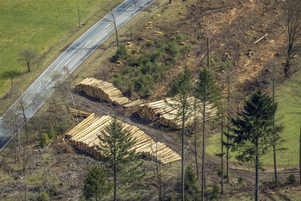 Aerial photo, forest damage at Kihlenberg, wood pile, damaged wood, Kruberg, Kirchhundem, Sauerland, Olpe district, North Rhine-Westphalia, Germany, DE, Europe, landscape conservation area, aerial photo, aerial photography, aerial photography, overview, bird's-eye view, juniper heath Kihlenberg, birds-eyes view, overview