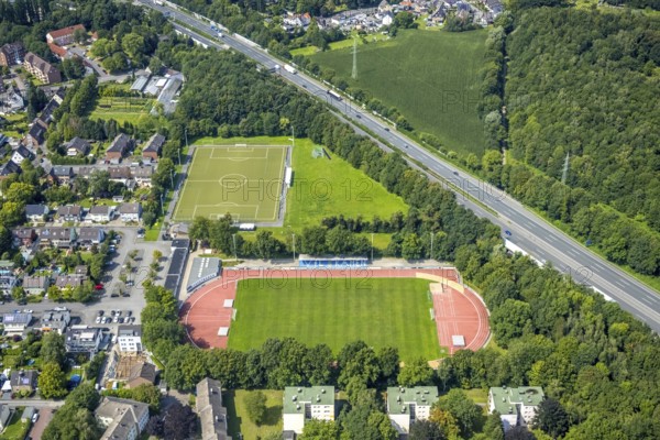 Aerial view, Jahnstadion des VFL Kamen im Stadtteil Kolonie Tannenberg, Kamen, Ruhr Area, North Rhine-Westphalia, Deutschland, DE, Europa, Fußballplatz, Fußballstadion, Fußballverein, Luftaufnahme, Luftbildfotografie, Luftfotografie, Sportanlagen, Sportplatz, Sportstätte, Stadion, Übersicht, Vogelperspektive, birds-eyes view, overview