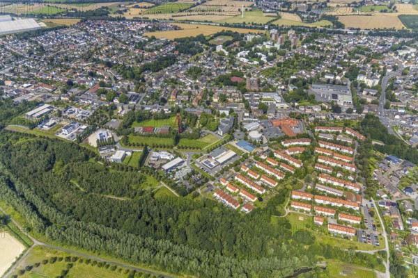 Aerial view, Start-up centre and Technopark Kamen on the former site of the Monopol Schacht Grillo colliery with winding tower Kamen, garden settlement Gertrud-Bäumer-Straße and Helene-Lange-Straße with red roofs in Kamen, Ruhr area, North Rhine-Westphalia, Germany, mining, DE, Europe, winding tower, commercial enterprises, commercial area, commercial location, commercial use, industrial area, industrial location, Kamen, aerial view, aerial photography, aerial photography, sight, coal mine, technology park, tower, overview, bird's-eye view, former mine, overview