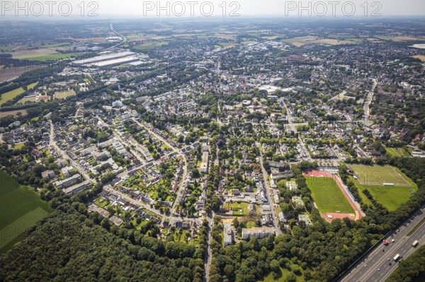 Aerial view, local view with Jahnstadion VFL Kamen in the district Kolonie Tannenberg in Kamen, Ruhr area, North Rhine-Westphalia, Germany, DE, Europe, football pitch, football stadium, football club, property tax, real estate, Kamen, aerial view, aerial photography, aerial photography, local view, sports facilities, sports field, sports facility, stadium, townscape, urban area, overview, bird's eye view, living and life, residential area, residential buildings, quality of life, birds-eyes view, overview