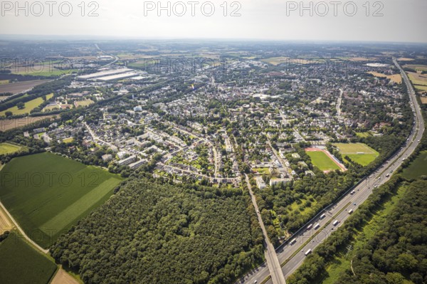 Aerial view, local view with Jahnstadion VFL Kamen in the district Kolonie Tannenberg in Kamen, Ruhr area, North Rhine-Westphalia, Germany, DE, Europe, football pitch, football stadium, football club, property tax, real estate, Kamen, aerial view, aerial photography, aerial photography, local view, sports facilities, sports field, sports facility, stadium, townscape, urban area, overview, bird's eye view, living and life, residential area, residential buildings, quality of life, birds-eyes view, overview