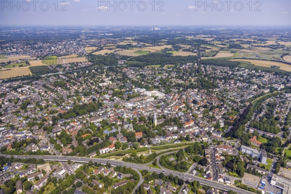 Aerial view, city centre with catholic parish church Zur Heiligen Familie and evang. Pauluskirche, Sesekepark between Maibrücke and Hochstraße with river Seseke in Kamen, Ruhr area, North Rhine-Westphalia, Germany, place of worship, federal road B233, City, DE, Europe, religious community, place of worship, holy place, city centre, Kamen, church, parish, denomination, aerial view, aerial photography, aerial photography, site view, park, religion, religious site, townscape, urban area, city centre, overview, bird's eye view, bird's eye view, overview