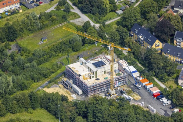 Aerial photo, construction site and new residential building Solarhaus Kamen on Wilhelm-Bläser-Straße in Kamen, Ruhr area, North Rhine-Westphalia, Germany, construction work, construction area, construction site, building plots, construction crane, construction project, construction site, DE, Europe, property tax, real estate, Kamen, aerial photo, aerial photography, aerial photography, new building, solar, overview, bird's eye view, residential complex, living and living, residential area, residential buildings, quality of living, birds-eyes view, overview