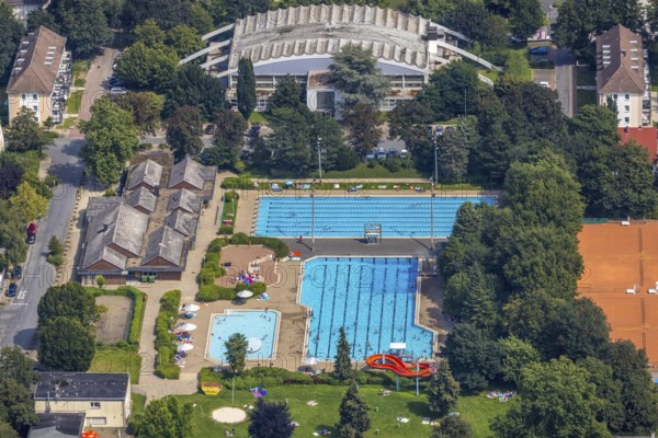 Aerial view, GSW Freibad Kamen-Mitte, Kamen, Ruhr area, North Rhine-Westphalia, Germany, bathing establishment, bathing resort, DE, Europe, shapes and colours, outdoor pool, leisure activities, Koppelteich sports hall Kamen, aerial view, aerial photography, aerial photography, swimming pool, swimming pleasure, overview, bird's-eye view, water fun, birds-eyes view, overview