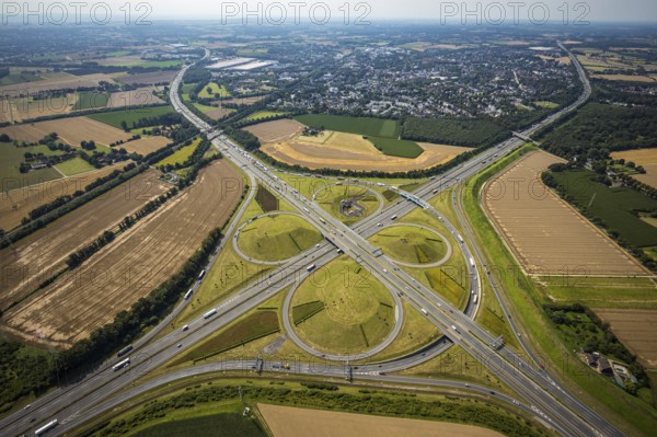 Aerial view, Kamen interchange with A1 motorway and A2 motorway, helicopter sculpture Yellow Angel in inner circle, Kamen, Ruhr area, North Rhine-Westphalia, Germany, motorway, Kamen interchange, DE, Europe, shapes and colours, clover shape, aerial view, aerial photography, aerial photography, sculpture, road traffic, overview, traffic volume, bird's eye view, birds-eyes view, overview