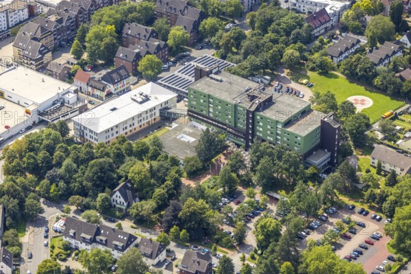 Aerial view, Hellmig-Krankenhaus Kamen, Kolonie Tannenberg, Kamen, Ruhr area, North Rhine-Westphalia, Germany, DE, Europe, healthcare, hospital, helipad, clinic, clinical centre, Klinikum Westfalen Hellmig Krankenhaus, infirmary, hospital, aerial photograph, aerial photography, aerial photography, medical facility, medical aid, overview, bird's-eye view, overview, medical centre, medical care