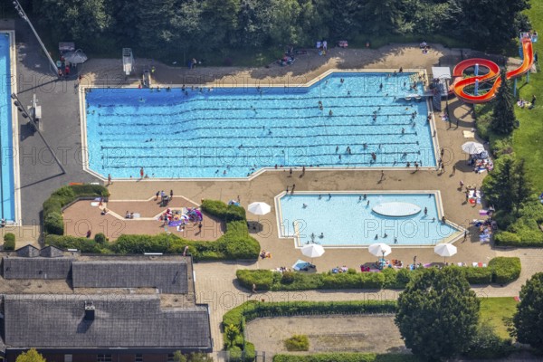 Aerial view, GSW Freibad Kamen-Mitte, Kamen, Ruhr area, North Rhine-Westphalia, Germany, bathing establishment, bathing resort, DE, Europe, shapes and colours, outdoor pool, leisure activities, aerial view, aerial photography, aerial photography, swimming pool, swimming pleasure, overview, bird's eye view, water slide, water fun, birds-eyes view, overview