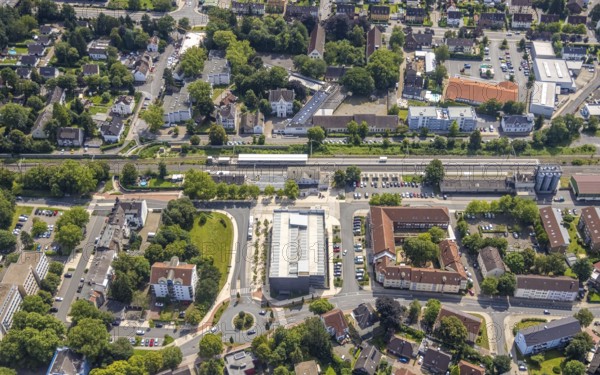 Aerial view, Kamen railway station with multi-storey car park and building of the Unna district police authority, Kamen police station, Kamen, Ruhr area, North Rhine-Westphalia, Germany, eye of the law, railway station, station forecourt, DE, Deutsche Bahn AG, Europe, railway tracks, main railway station, main station, aerial view, aerial photography, aerial photography, law enforcement officer, multi-storey car park, police, police station, police station, state authority, state power, overview, bird's-eye view, bird's-eye view, overview