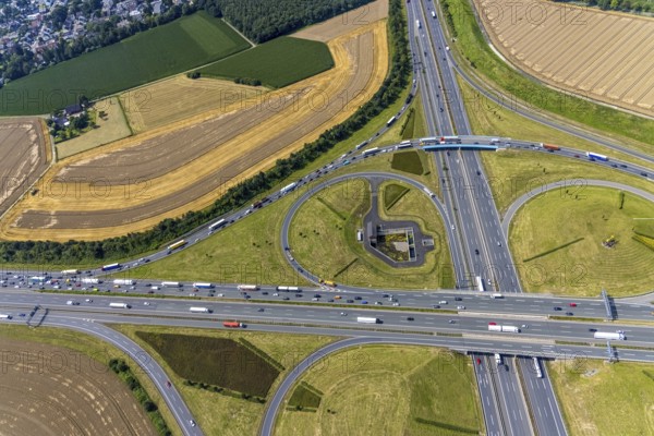 Aerial view, Kamen junction with A1 motorway and A2 motorway, Kamen, Ruhr area, North Rhine-Westphalia, Germany, motorway, Kamen junction, DE, Europe, shapes and colours, aerial view, aerial photography, aerial photography, road traffic, overview, traffic volume, bird's eye view, birds-eyes view, overview