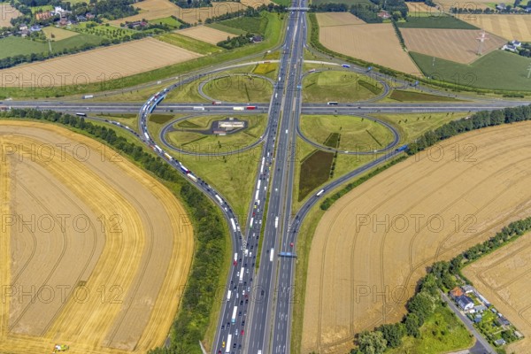Aerial view, Kamen interchange with A1 motorway and A2 motorway, helicopter sculpture Yellow Angel in inner circle, Kamen, Ruhr area, North Rhine-Westphalia, Germany, motorway, Kamen interchange, DE, Europe, shapes and colours, clover shape, aerial view, aerial photography, aerial photography, road traffic, overview, traffic volume, bird's-eye view, overview