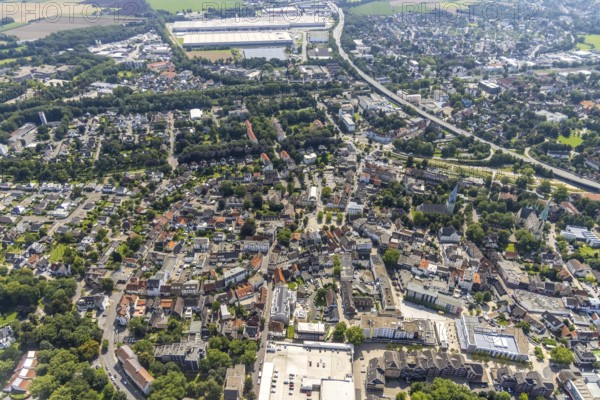Aerial view, city centre with Alter Markt and catholic parish church Zur Heiligen Familie and protestant church Pauluskirche in Kamen, Ruhr area, North Rhine-Westphalia, Germany, place of worship, city, DE, Europe, religious community, place of worship, holy place, city centre, Kamen, church, parish, denomination, aerial view, aerial photography, aerial photography, market place, town view, religion, religious place, townscape, city area, city centre, overview, bird's eye view, birds-eyes view, overview