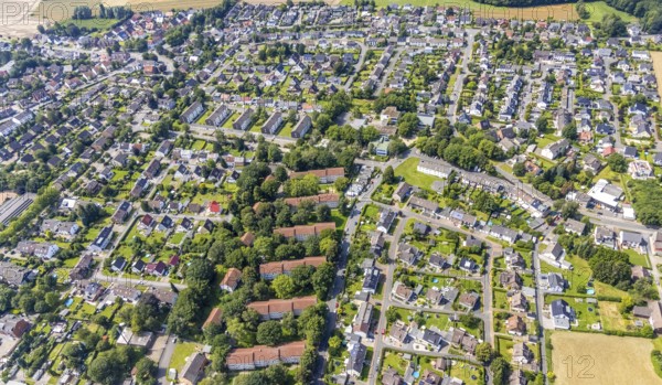 Aerial view, terraced housing estate between Carl-Bosch-Straße and Heimstraße in the Methler district, Kamen, Ruhr area, North Rhine-Westphalia, Germany, DE, Europe, property tax, real estate, aerial view, aerial photography, aerial photography, multi-family houses, terraced houses, overview, bird's-eye view, housing estate, living and living, residential area, residential buildings, quality of living, residential neighbourhood, housing estate, birds-eyes view, overview, red roofs