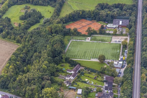 Aerial view, sports field VfR Sölde and tennis court Tennis-Club Sölderholz in the district Sölderholz, Dortmund, Ruhr area, North Rhine-Westphalia, Germany, DE, Europe, football field, aerial view, aerial photography, aerial photography, sports, sports facilities, sports field, sports facility, tennis, tennis facility, tennis courts, overview, bird's-eye view, overview