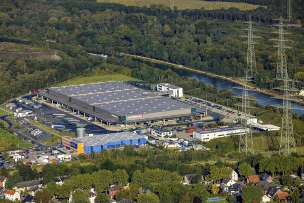 Aerial view, Duvenbeck Kraftverkehr logistics company in the district of Unser Fritz in Herne, Ruhr area, North Rhine-Westphalia, Germany, DE, Europe, freight transport, Herne, logistics, logistics service, logistics service provider, logistics provider, aerial view, aerial photography, aerial photography, Rhine-Ruhr metropolitan region, Rhine-Herne Canal, Schlossstrasse, freight forwarding, transport, transport service, overview, bird's-eye view, bird's-eye view, overview