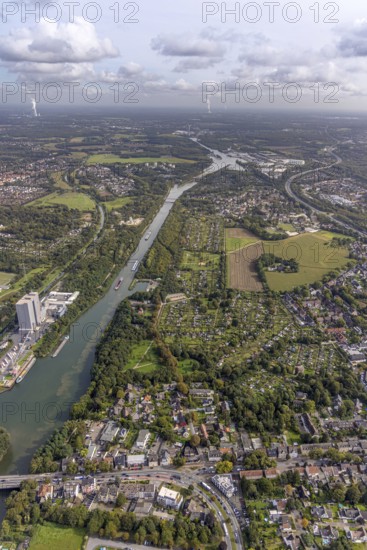 Aerial view, allotment garden association Horsthausen and allotment garden association Herne-Baukau with new meadow orchard Holper Heide at the Rhine-Herne canal in the district Horsthausen in Herne, Ruhr area, North Rhine-Westphalia, Germany, DE, Europe, community garden, Herne, KGV, allotment garden, allotment garden site, allotment garden association, allotment gardener association, landscape park orchard Holper Heide, aerial view, aerial photography, fruit tree park, allotment garden, overview, bird's-eye view, overview
