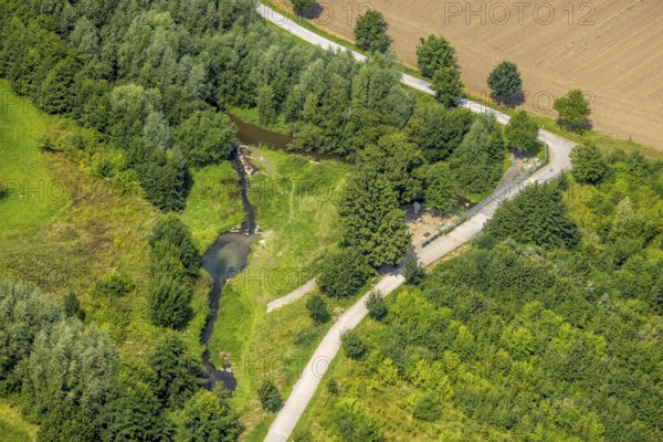 Aerial view, foot and cycle path Seseke-Weg with bridge over the river Seseke in the district Heeren-Werve, the blue classroom in Heeren-Werve, Kamen, Ruhr area, North Rhine-Westphalia, Germany, bridge, DE, Europe, footpath, Lippeverband, aerial view, aerial photography, aerial photography, cycle path, Sesekeweg, overview, bird's eye view, birds-eyes view, overview
