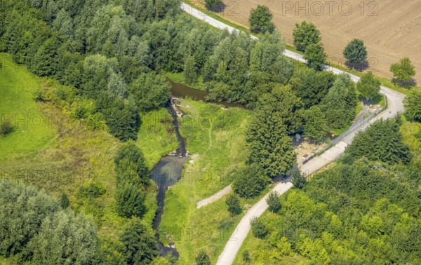Aerial view, foot and cycle path Seseke-Weg with bridge over the river Seseke in the district Heeren-Werve, the blue classroom in Heeren-Werve, Kamen, Ruhr area, North Rhine-Westphalia, Germany, bridge, DE, Europe, footpath, Lippeverband, aerial view, aerial photography, aerial photography, cycle path, Sesekeweg, overview, bird's eye view, birds-eyes view, overview