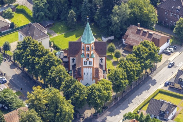 Aerial view, catholic church Herz-Jesu in the district Heeren-Werve, Kamen, Ruhr area, North Rhine-Westphalia, Germany, place of worship, DE, Europe, religious community, place of worship, holy place, church, parish, denomination, aerial view, aerial photography, aerial photography, religion, religious site, overview, bird's-eye view, overview