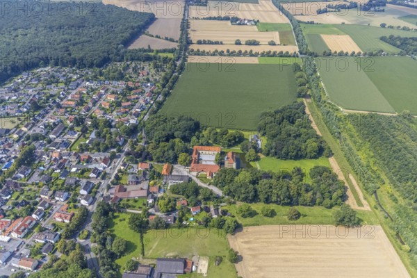 Aerial view, Schloss Heeren in Heeren-Werve, Kamen, Ruhr area, North Rhine-Westphalia, Germany, DE, Europe, moat, Haus Heeren, aerial view, aerial photography, aerial photography, castle, overview, events, venue, event location, bird's eye view, moated castle, birds-eyes view, overview