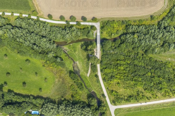 Aerial view, foot and cycle path Seseke-Weg with bridge over the river Seseke in the district Heeren-Werve, the blue classroom in Heeren-Werve, Kamen, Ruhr area, North Rhine-Westphalia, Germany, bridge, DE, Europe, footpath, Lippeverband, aerial view, aerial photography, aerial photography, cycle path, Sesekeweg, overview, bird's eye view, birds-eyes view, overview