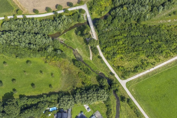 Aerial view, foot and cycle path Seseke-Weg with bridge over the river Seseke in the district Heeren-Werve, the blue classroom in Heeren-Werve, Kamen, Ruhr area, North Rhine-Westphalia, Germany, bridge, DE, Europe, footpath, Lippeverband, aerial view, aerial photography, aerial photography, cycle path, Sesekeweg, overview, bird's eye view, birds-eyes view, overview
