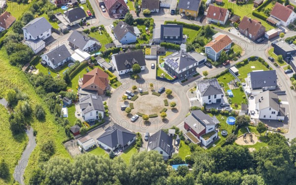 Aerial view, Circular housing estate Bertolt-Brecht-Straße in the district Heeren-Werve, Kamen, Ruhr area, North Rhine-Westphalia, Germany, DE, Europe, property tax, real estate, circular shape, aerial view, aerial photography, aerial photography, overview, bird's-eye view, housing estate, housing and living, residential area, residential buildings, quality of living, residential neighbourhood, housing estate, birds-eyes view, overview