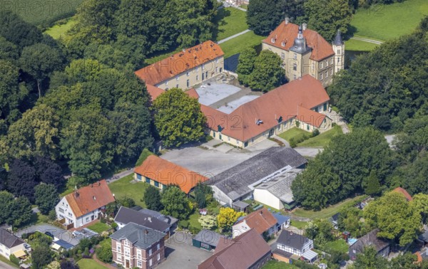Aerial view, Schloss Heeren in Heeren-Werve, Kamen, Ruhr area, North Rhine-Westphalia, Germany, DE, Europe, moat, Haus Heeren, aerial view, aerial photography, aerial photography, castle, overview, events, venue, event location, bird's eye view, moated castle, birds-eyes view, overview