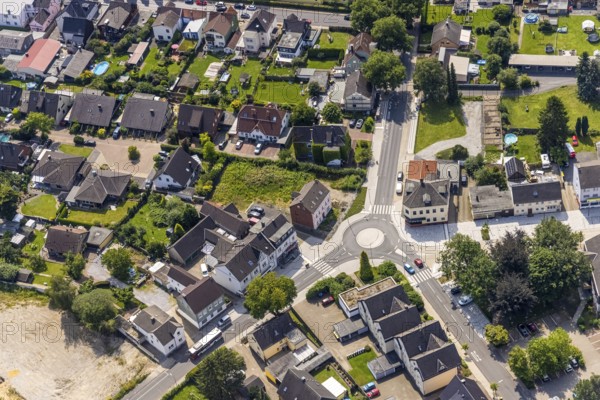 Aerial view, Märkische Straße and roundabout in the centre of the village of Heeren-Werve, Kamen, Ruhr area, North Rhine-Westphalia, Germany, City, DE, Europe, city centre, roundabout, roundabout, aerial view, aerial photography, aerial photography, city centre, overview, bird's-eye view, overview