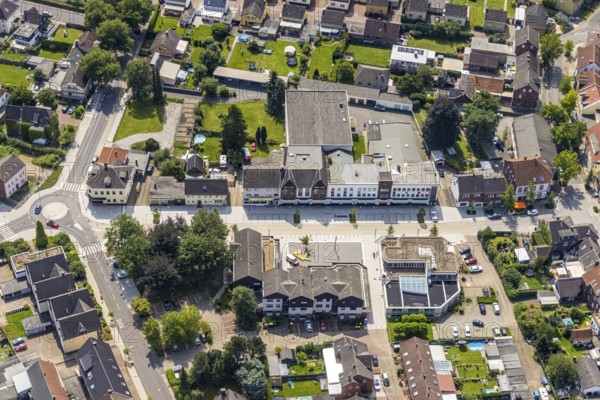 Aerial view, Märkische Straße and roundabout in the centre of the village of Heeren-Werve, Kamen, Ruhr area, North Rhine-Westphalia, Germany, City, DE, Europe, city centre, roundabout, roundabout, aerial view, aerial photography, aerial photography, city centre, overview, bird's-eye view, overview