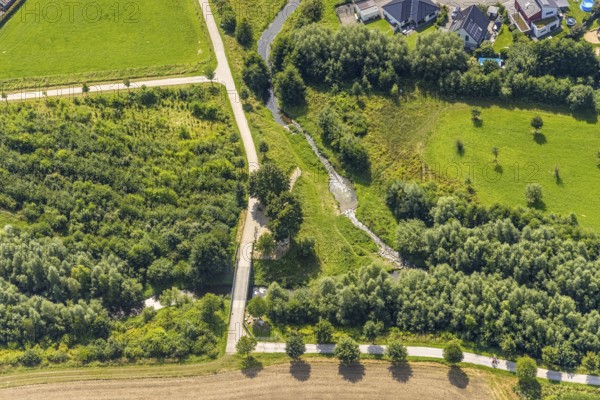 Aerial view, foot and cycle path Seseke-Weg with bridge over the river Seseke in the district Heeren-Werve, the blue classroom in Heeren-Werve, Kamen, Ruhr area, North Rhine-Westphalia, Germany, bridge, DE, Europe, footpath, Lippeverband, aerial view, aerial photography, aerial photography, cycle path, Sesekeweg, overview, bird's eye view, birds-eyes view, overview