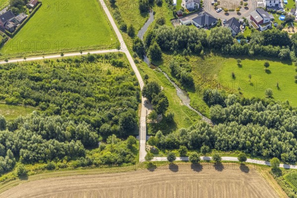 Aerial view, foot and cycle path Seseke-Weg with bridge over the river Seseke in the district Heeren-Werve, the blue classroom in Heeren-Werve, Kamen, Ruhr area, North Rhine-Westphalia, Germany, bridge, DE, Europe, footpath, Lippeverband, aerial view, aerial photography, aerial photography, cycle path, Sesekeweg, overview, bird's eye view, birds-eyes view, overview