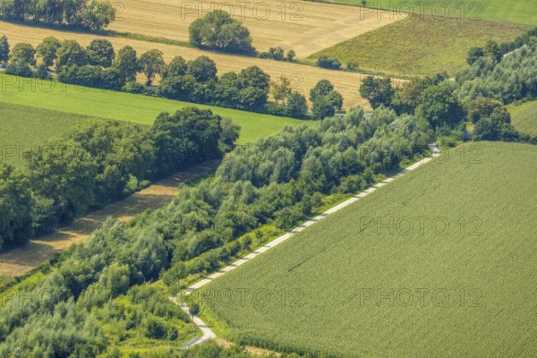 Aerial view, foot and cycle path Seseke-Weg at the river Seseke in the district Heeren-Werve, Kamen, Ruhr area, North Rhine-Westphalia, Germany, DE, Europe, footpath, Lippeverband, aerial view, aerial photography, aerial photography, cycle path, Sesekeweg, overview, bird's-eye view, overview