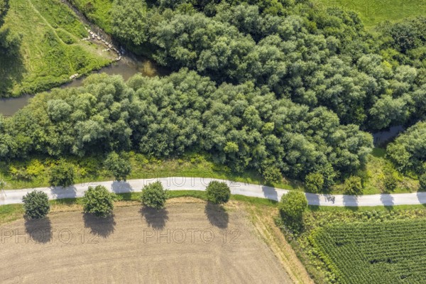 Aerial view, foot and cycle path Seseke-Weg at the river Seseke in the district Heeren-Werve, Kamen, Ruhr area, North Rhine-Westphalia, Germany, DE, Europe, footpath, Lippeverband, aerial view, aerial photography, aerial photography, cycle path, Sesekeweg, overview, bird's-eye view, overview