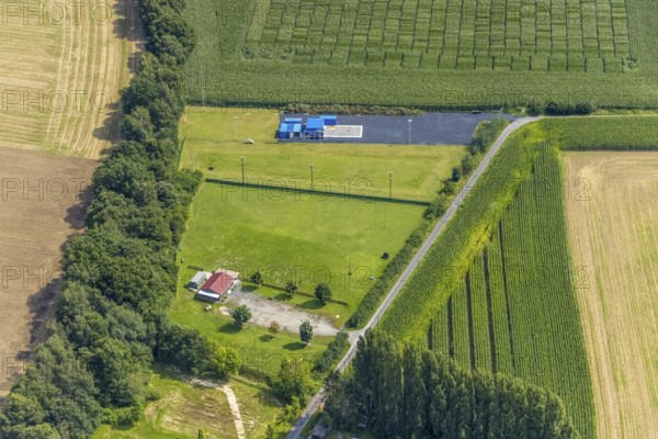 Aerial view, meadows and fields Werver Mark, Schillerstraße and corner Mühlhauser Straße in the district Heeren-Werve, Kamen, Ruhr area, North Rhine-Westphalia, Germany, DE, Europe, aerial view, aerial photography, aerial photography, overview, bird's-eye view, meadows and fields, birds-eyes view, overview