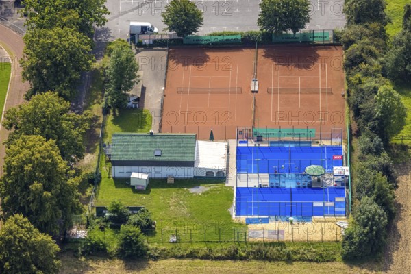 Aerial view, Padel Arena and tennis courts in the district Heeren-Werve, Kamen, Ruhr area, North Rhine-Westphalia, Germany, DE, Europe, aerial view, aerial photography, aerial photography, padel tennis court, tennis, tennis facility, tennis courts, trend sport, overview, bird's-eye view, overview